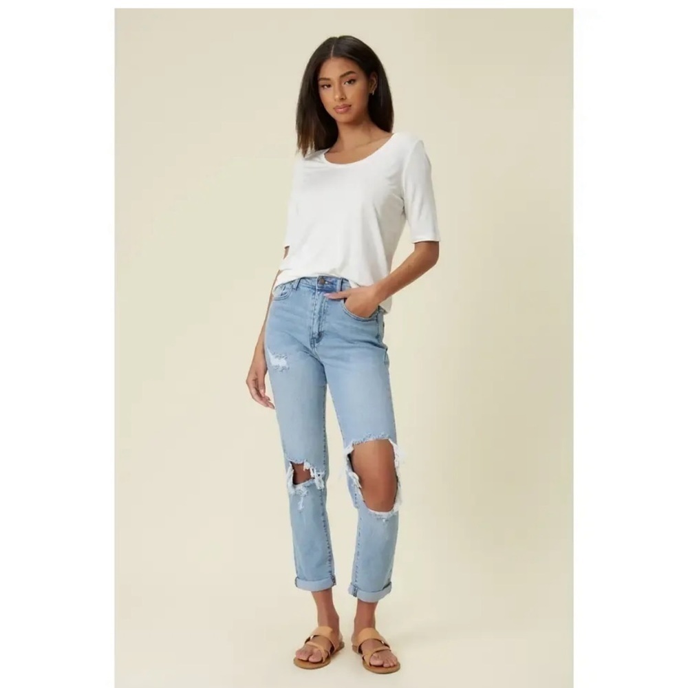 Vibrant MIU High Rise Distressed Light Wash All to Me Mom Denim Jeans - Picture 13 of 13